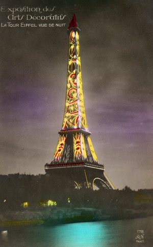 Tour Eiffel lumineuse et astucieuse - L'art du cartonnage